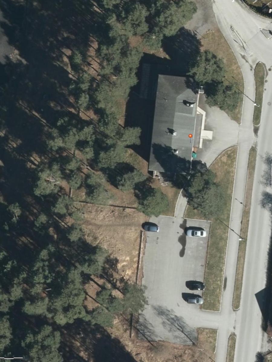 Aerial photo from 2016 showing the access to the property.